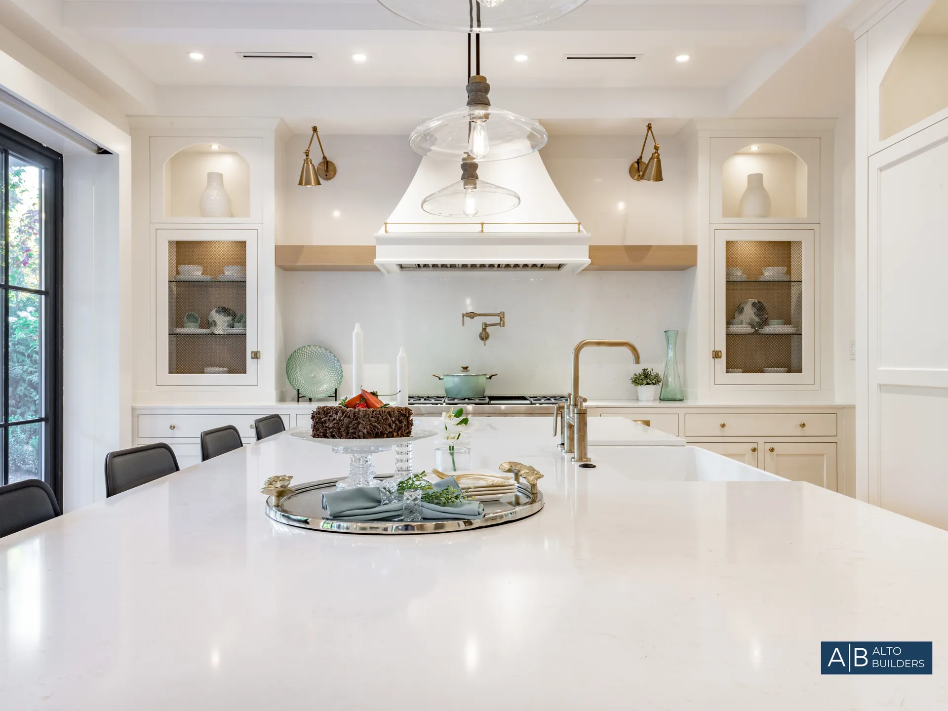 {{TITLE}} – Photo 8