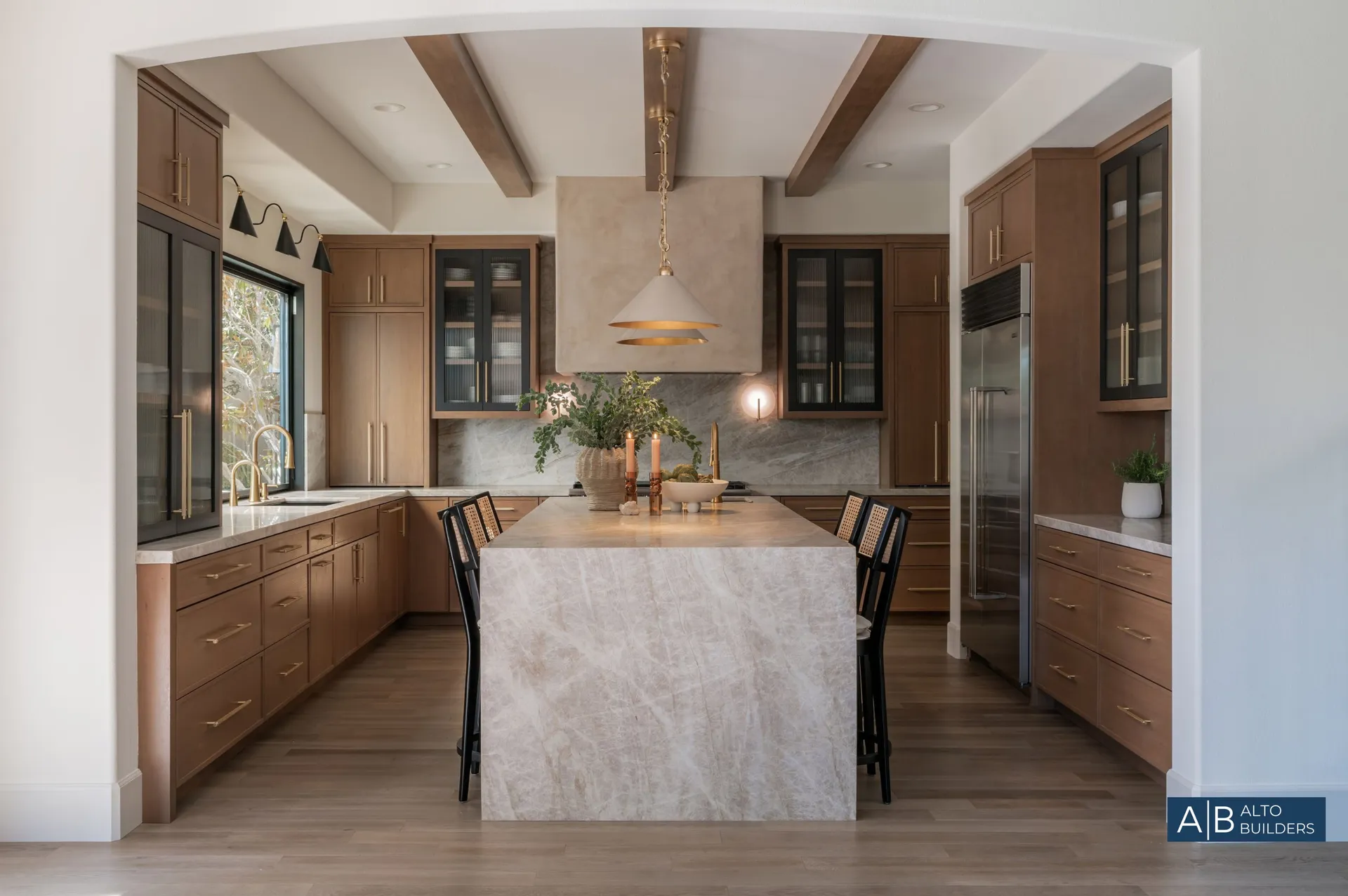 Encino Warm-Contemporary Kitchen