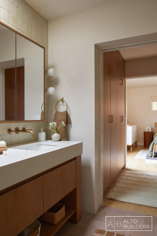 Silver Lake Bathroom – Primary Bath Connection to Bedroom Suite