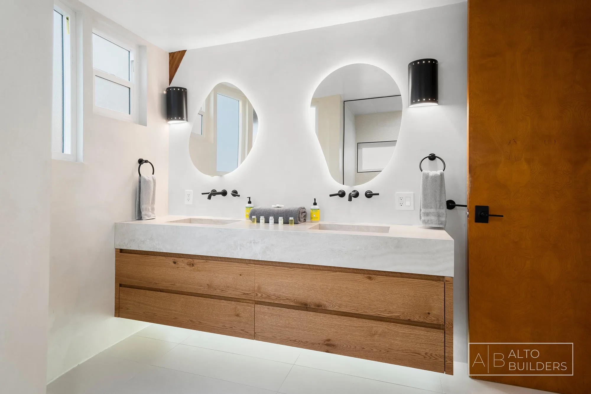 Venice Canal Residence - Photo 27