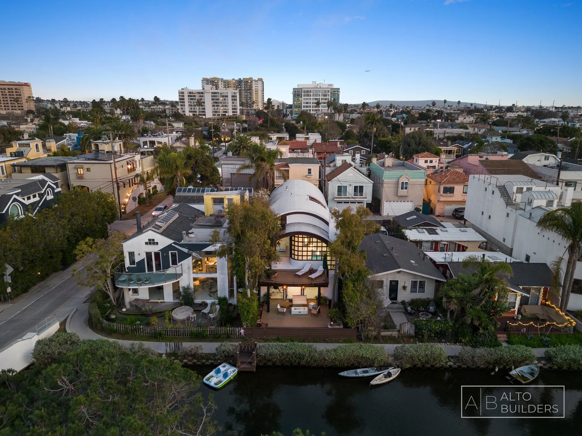 Venice Canal Residence - Photo 40