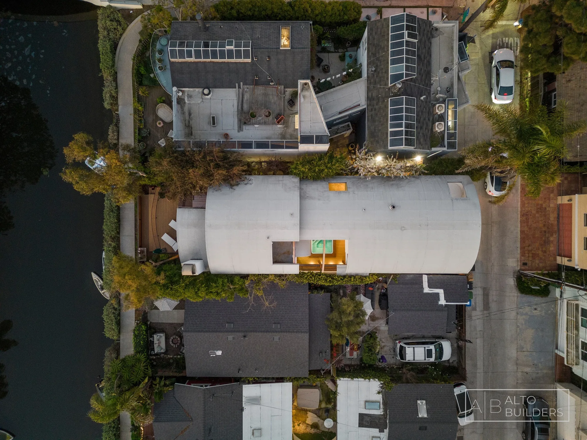 Venice Canal Residence - Photo 41